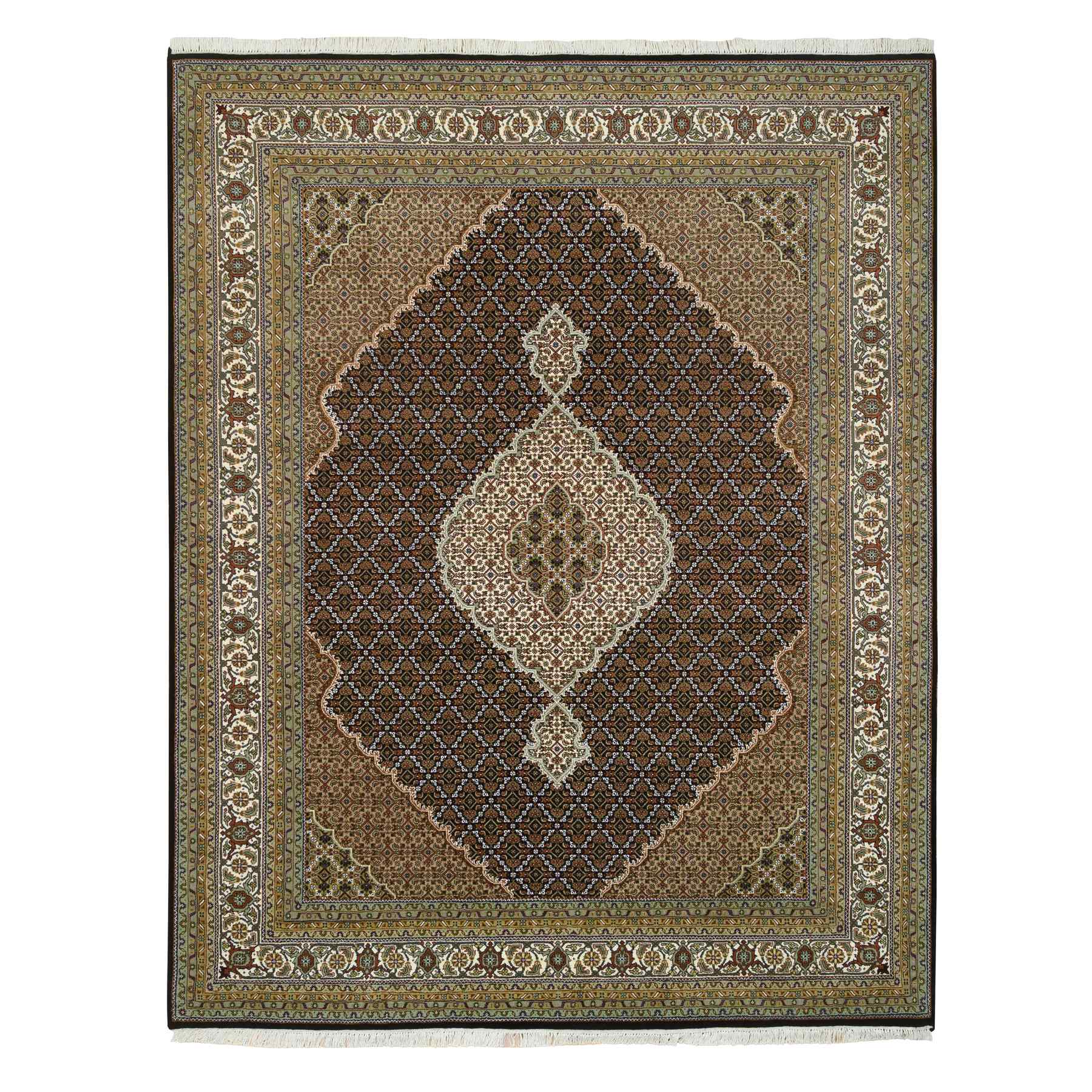 Traditional Rugs LUV585441